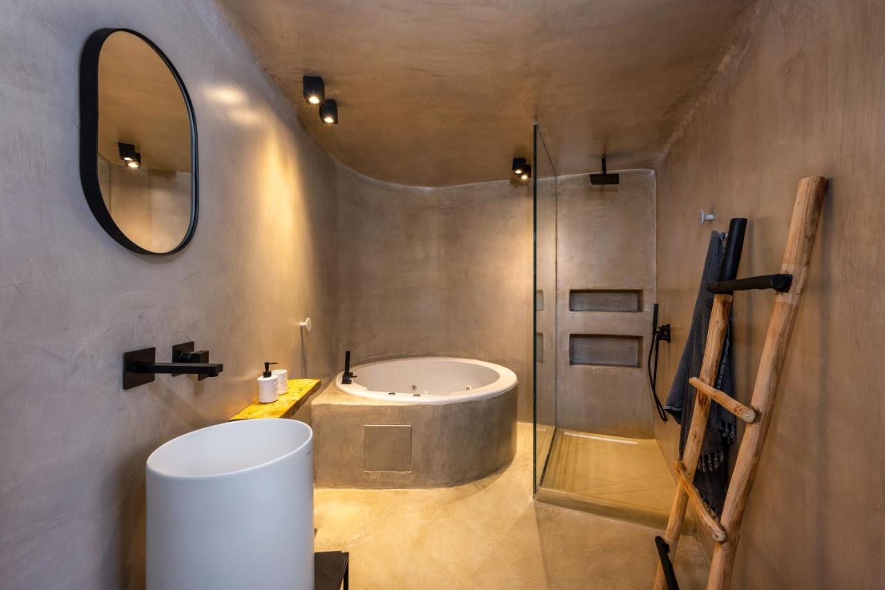 Iota Monocave By Thireon Villa Oia  Exterior photo